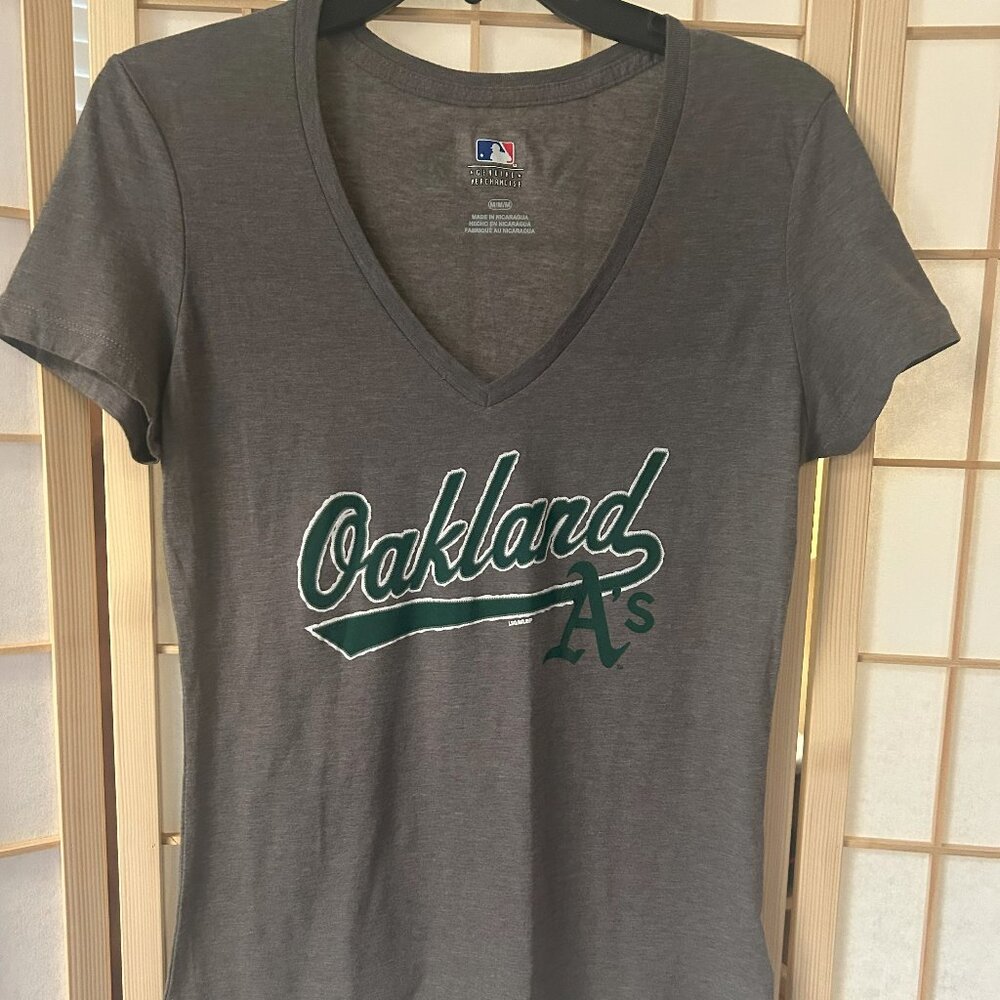 MLB Genuine Merchandise Oakland A's Baseball women's t-shirt gray cap sleeve M